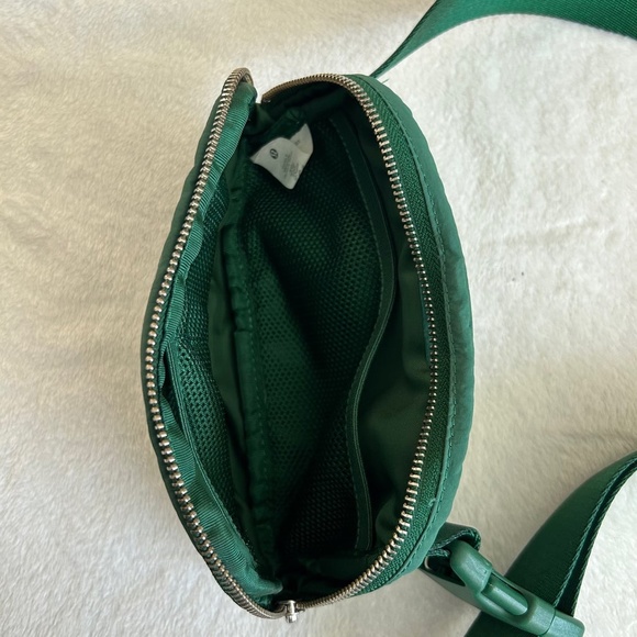 Lululemon Everywhere Belt Bag Everglade Green (First Release) - Picture 6 of 6